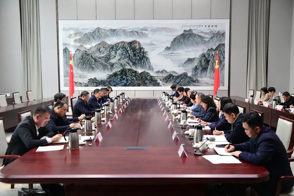 Chairman Ren Zhijun Attends Zibo's Econo